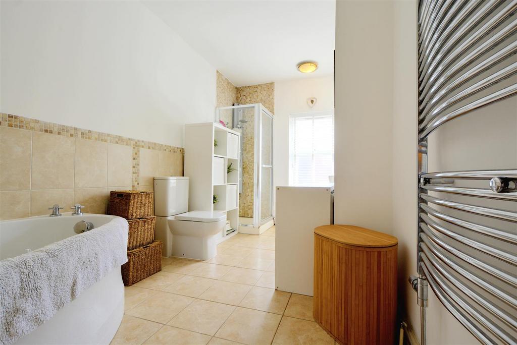 Bathroom 1.jpeg