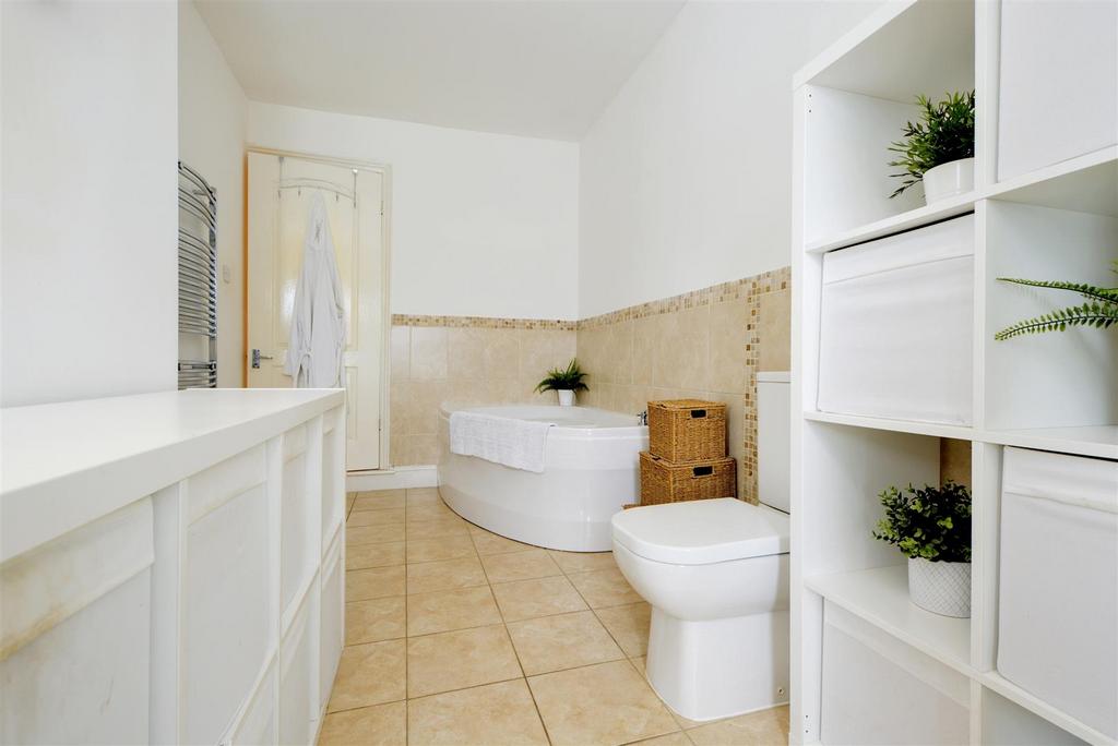 Bathroom 2.jpeg