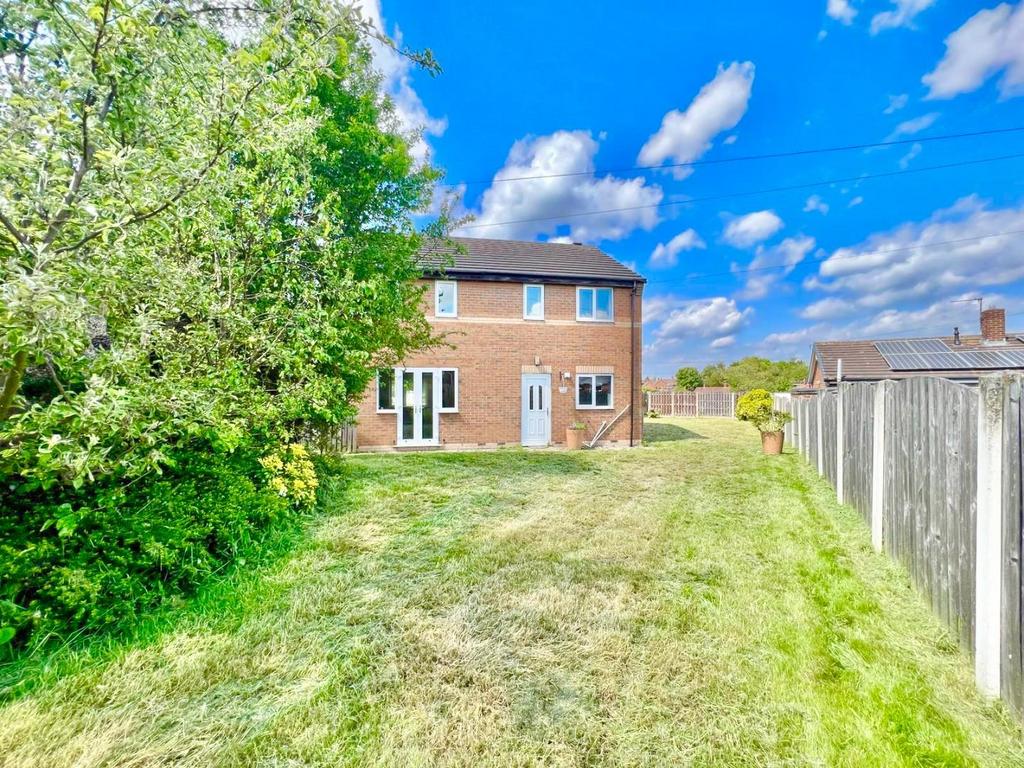 Millside, Shafton, Barnsley 5 bed detached house for sale £280,000