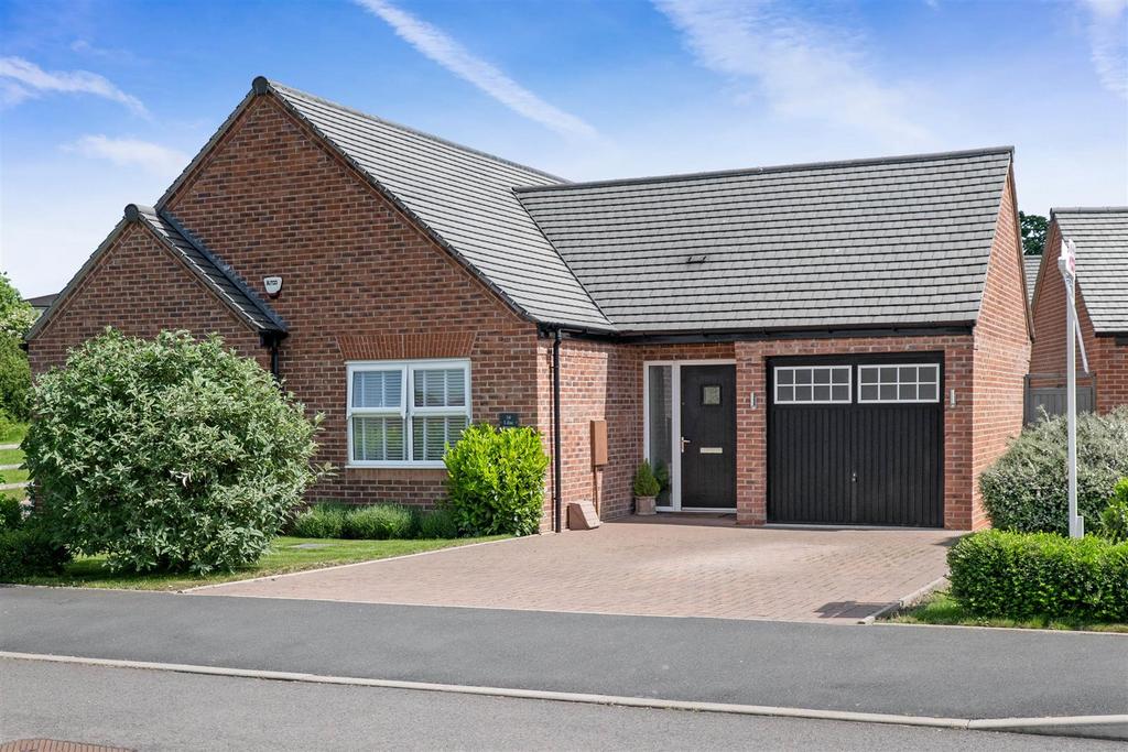 Lilac Avenue Lower Quinton, Lower Quinton, Stratford Upon Avon 3 bed detached bungalow for sale