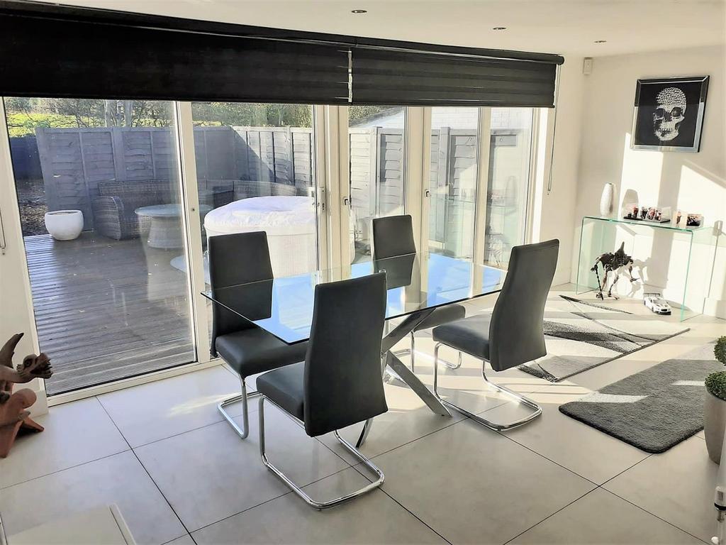 DINING AREA 2 (2).jpg