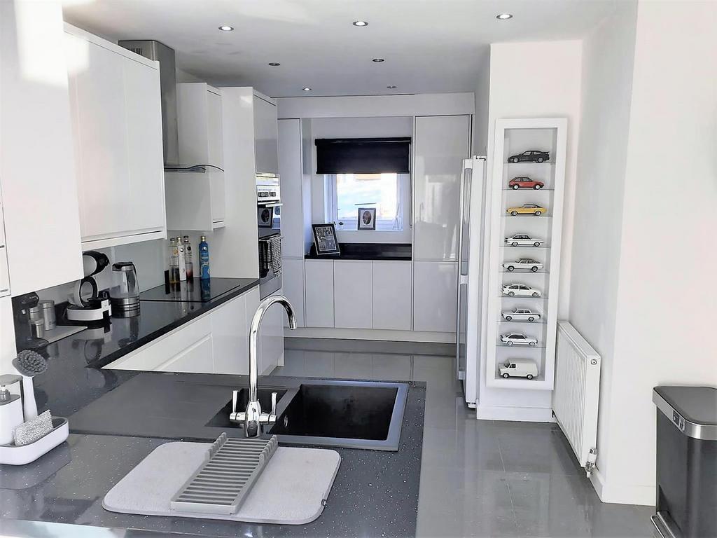 KITCHEN2 (2).jpg
