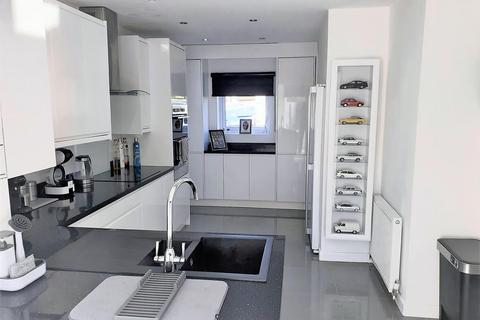 70 Parkfields, Roydon, Harlow, CM19 5JB