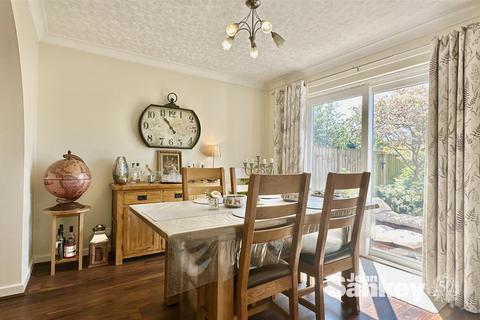 4 bedroom detached house for sale - Cromer Close, Mansfield