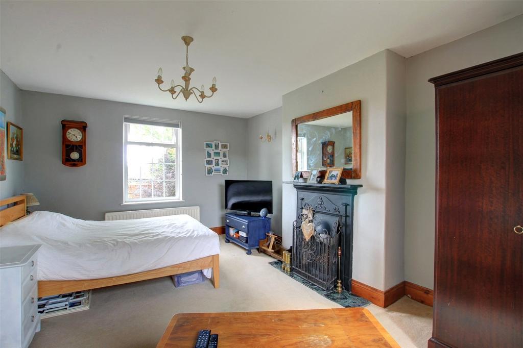 Sitting Room/ Bedroo