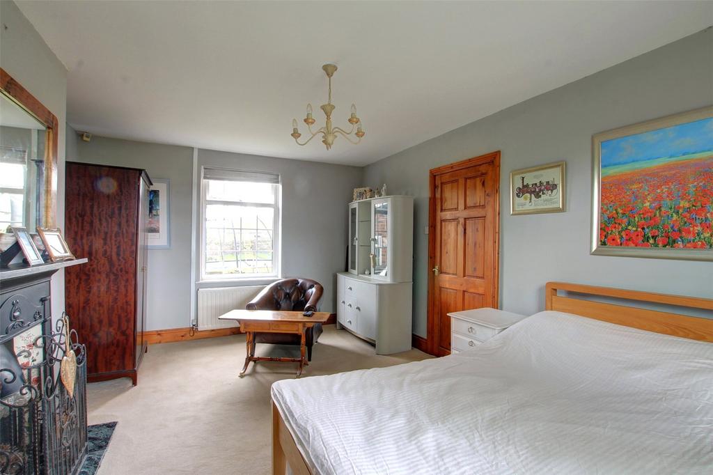 Sitting Room/ Bed