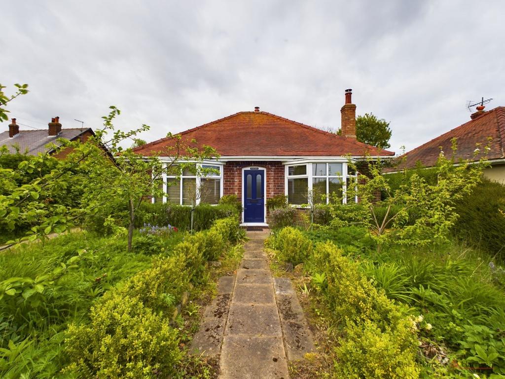 Hornsea Road, Skipsea YO25 8ST 3 bed detached bungalow £265,000