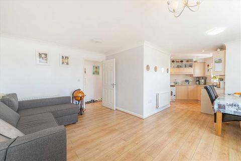 2 bedroom apartment for sale - Bickleigh Court, 30 Paignton Close, Romford
