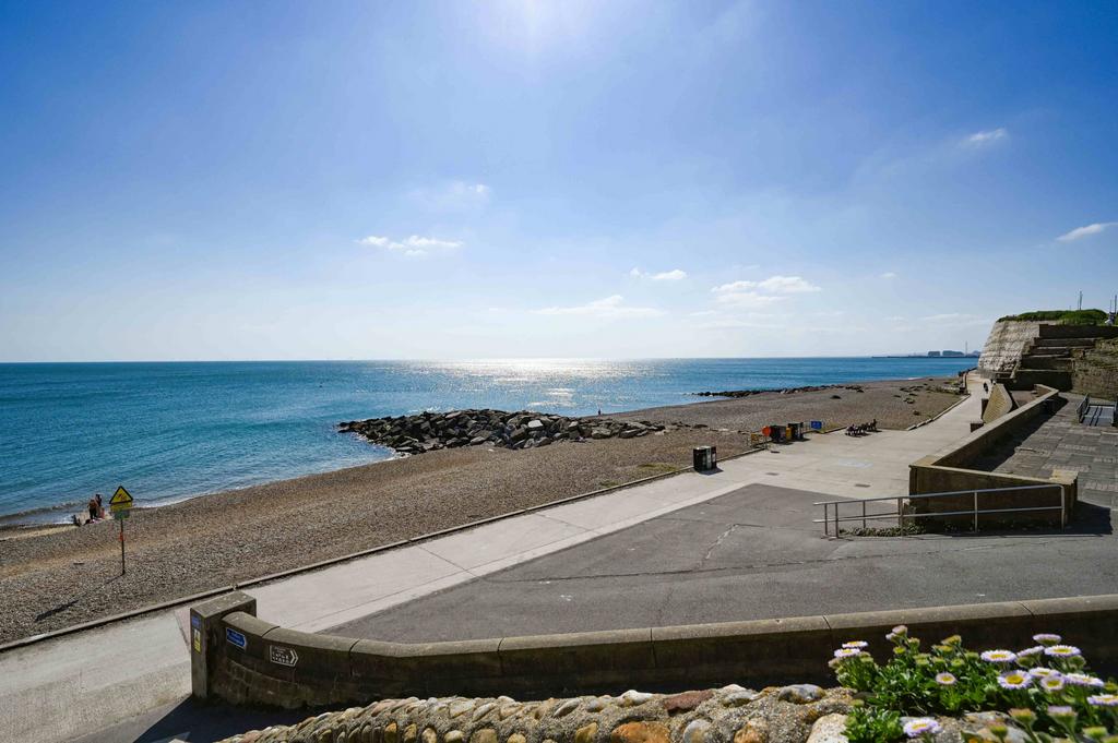 High Street, Rottingdean, East Sussex, BN2 1 bed flat for sale £285,000