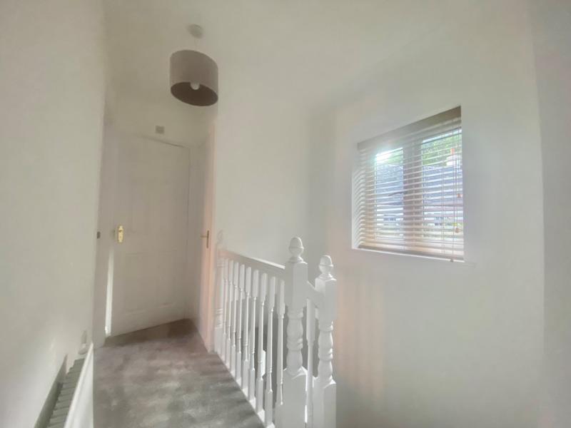 3 bed semi detached unfurnished house to let strat
