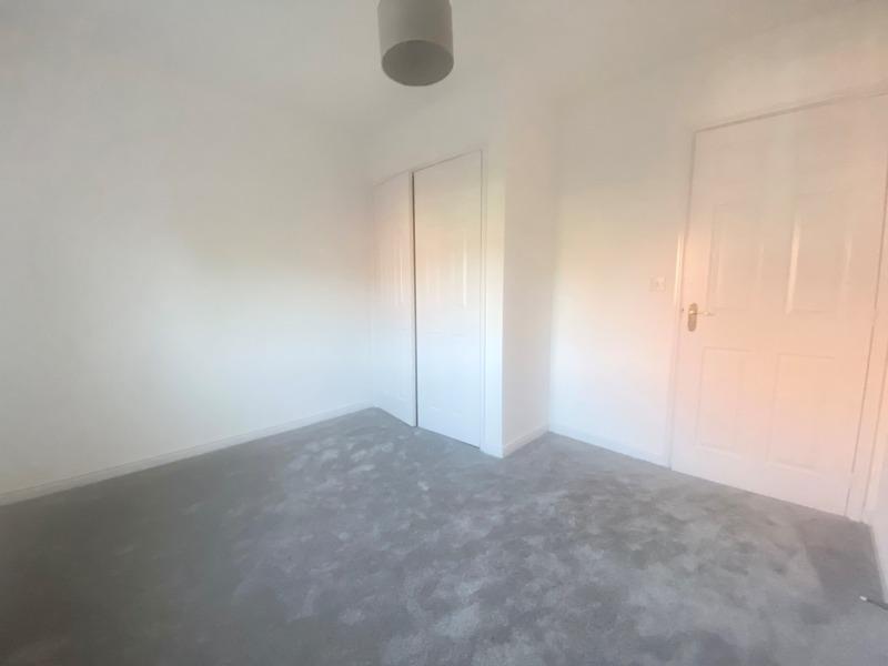 3 bed semi detached unfurnished house to let strat
