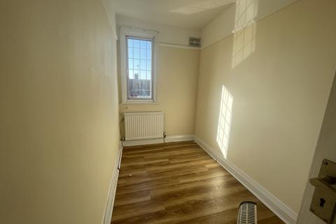 1 bedroom in a flat share to rent, Northolt Road, South Harrow, HA2 8HR