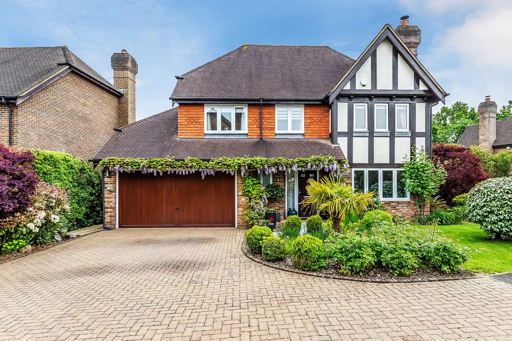 Greshams Way, Edenbridge 4 bed detached house for sale £825,000