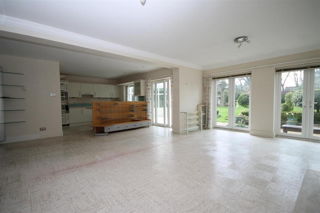Kitchen/Dining Area