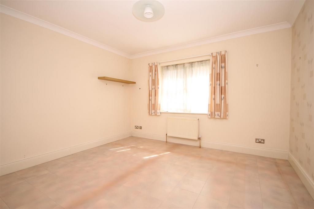 Dining Room or Bed 4