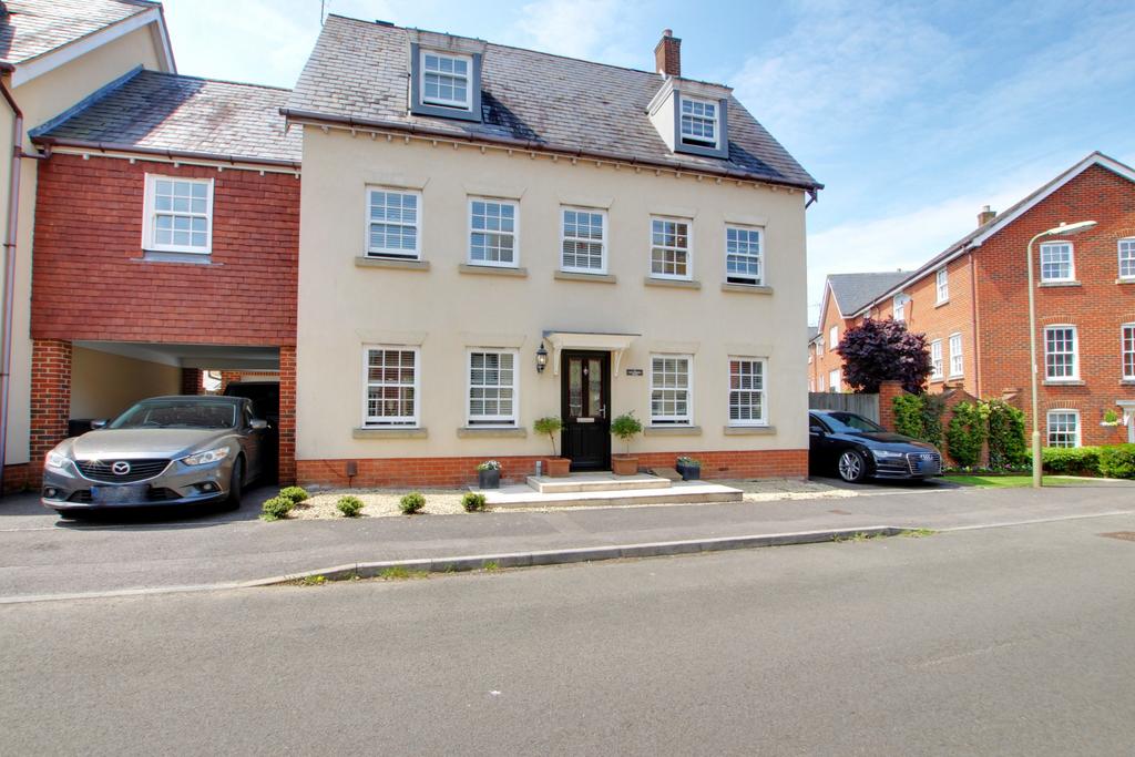 HATCHMORE ROAD, DENMEAD 5 bed house for sale £600,000