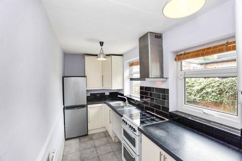 3 bedroom terraced house to rent - Lawrence Road, Altrincham, Cheshire, WA14