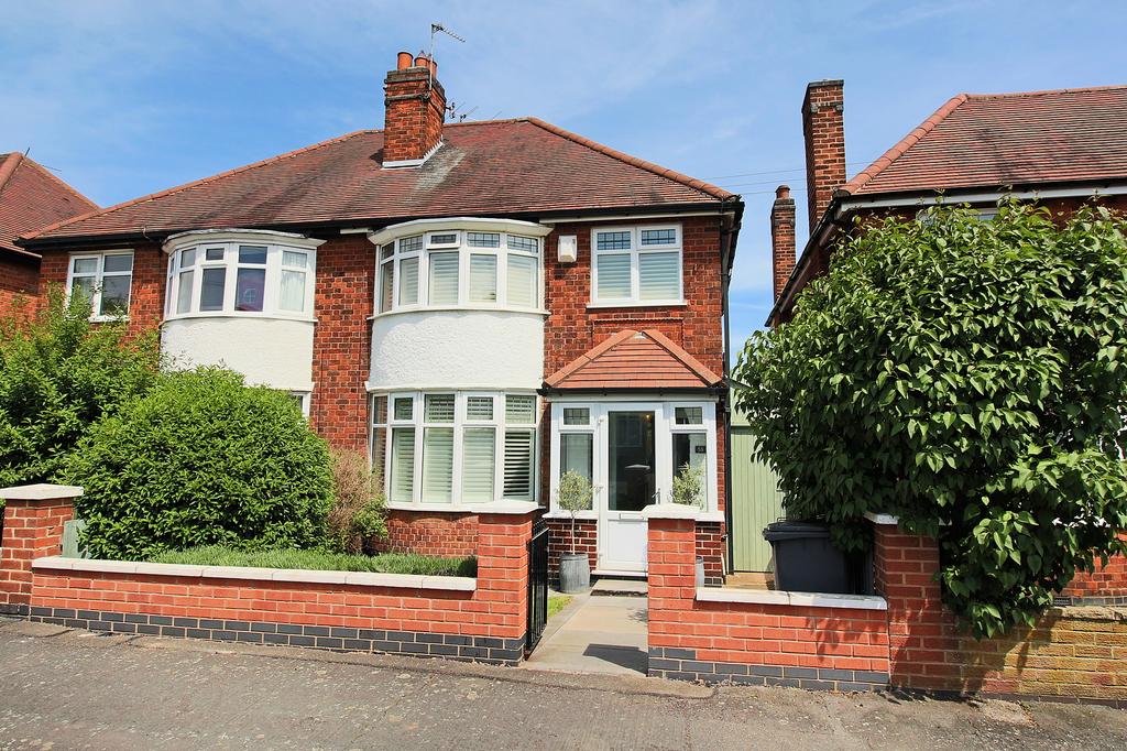 Dorchester Road, Leicester, LE3 3 bed semidetached house for sale £