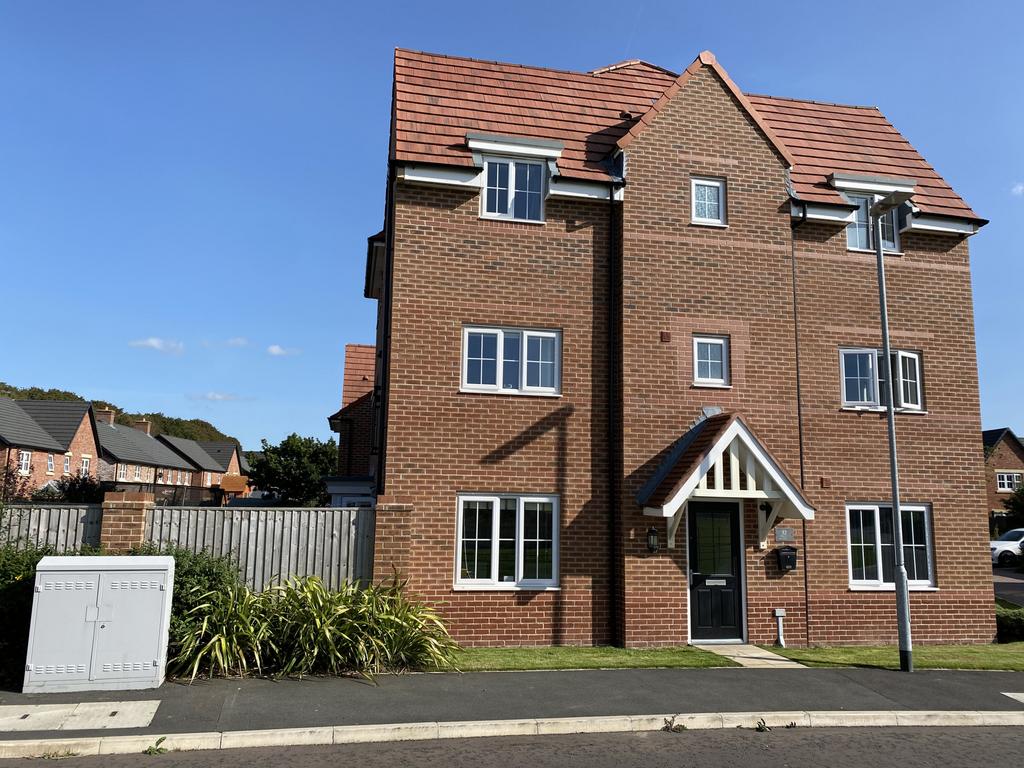 Newsham Gardens, Kirkham, Lancashire... 3 bed semidetached house £