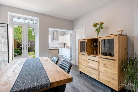 3 bedroom semi-detached house for sale - Queens Road, Hazel Grove, Stockport, SK7 4HX