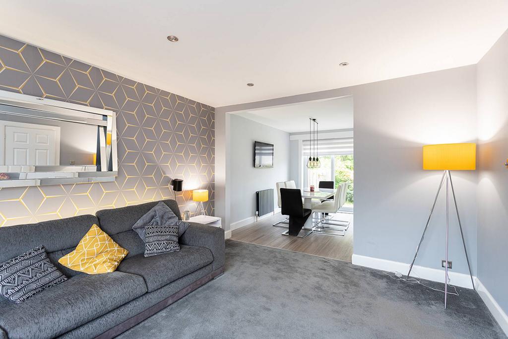 17 Elie Avenue, Broughty Ferry, DD5 3SF 2 bed semidetached house for