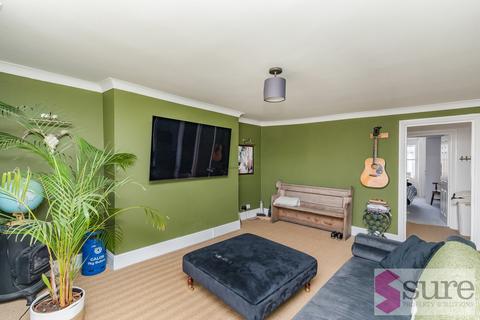 1 bedroom flat to rent, New Steine, Brighton