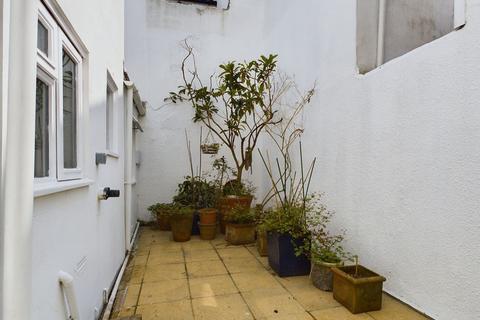 1 bedroom flat to rent, Basement Flat, 31a Montpelier Street, Brighton