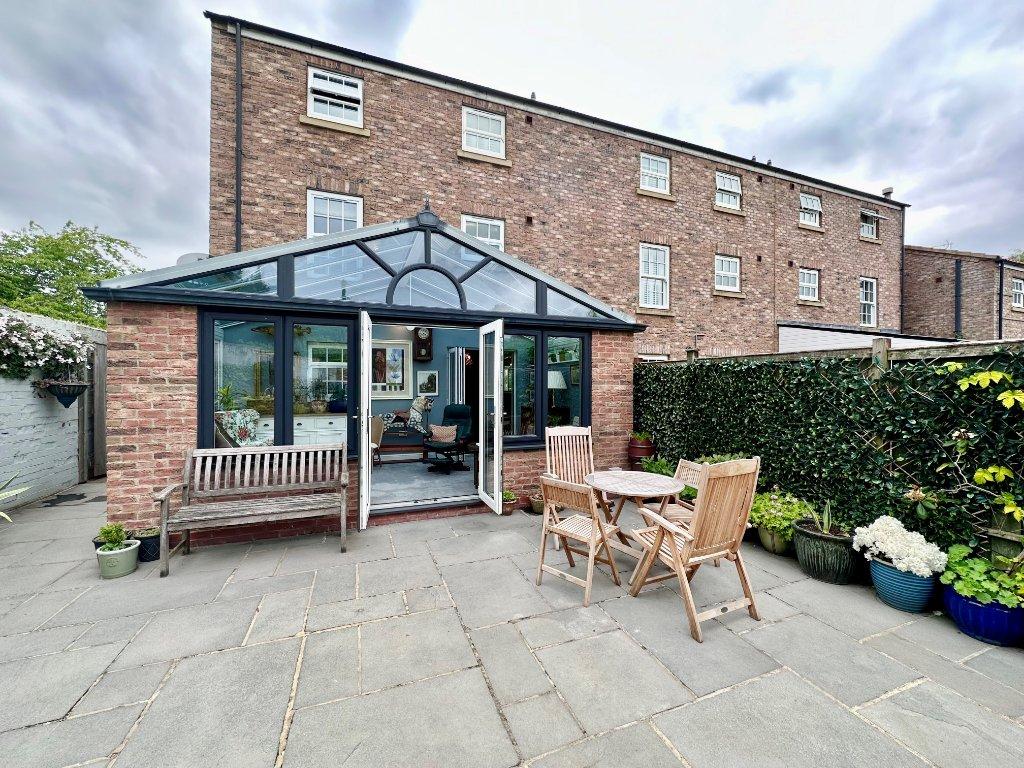 Garden Close, Stokesley, Middlesbrough 4 bed end of terrace house for