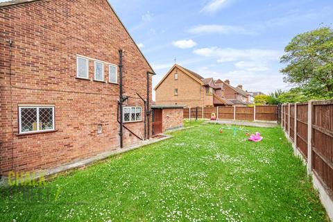 3 bedroom semi-detached house for sale - Hacton Lane, Upminster, RM14