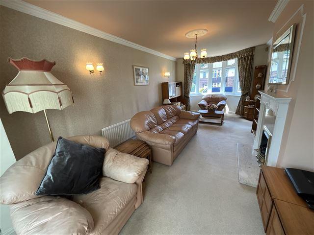Living room/dining room