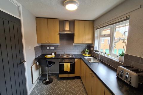 1 bedroom in a flat share to rent, Balderston Court