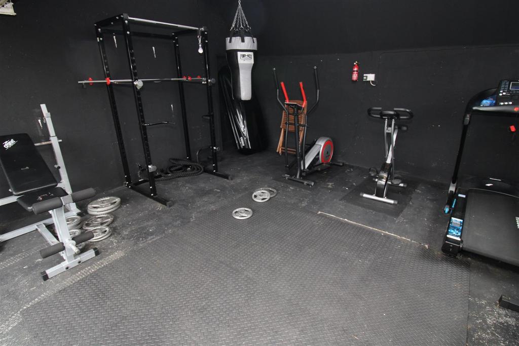 Garage.gym.jpg