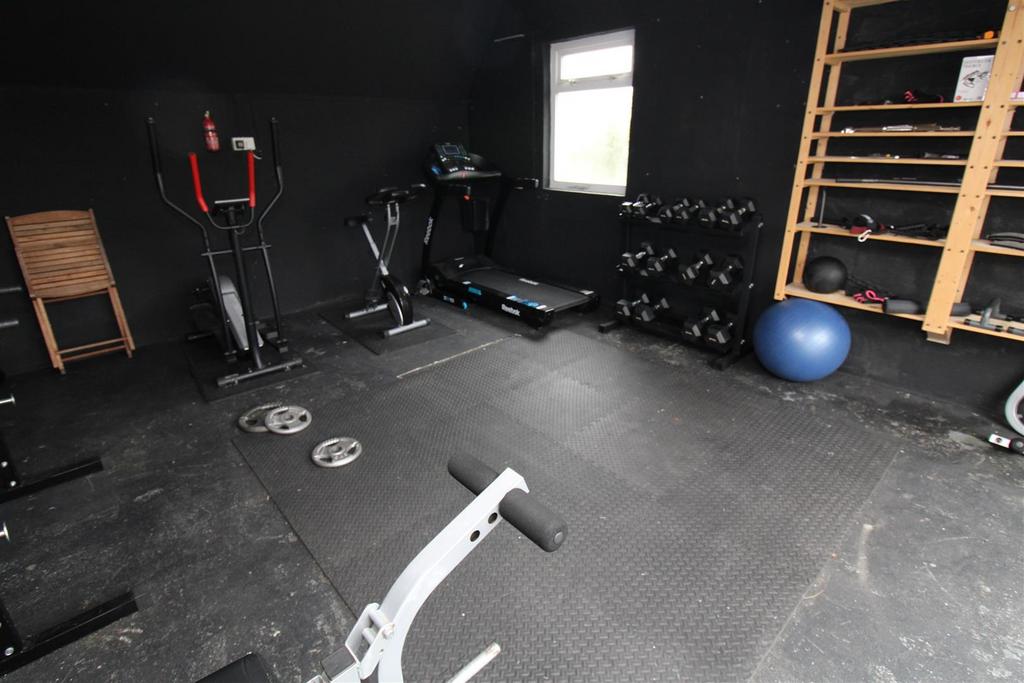Garage.gym..jpg