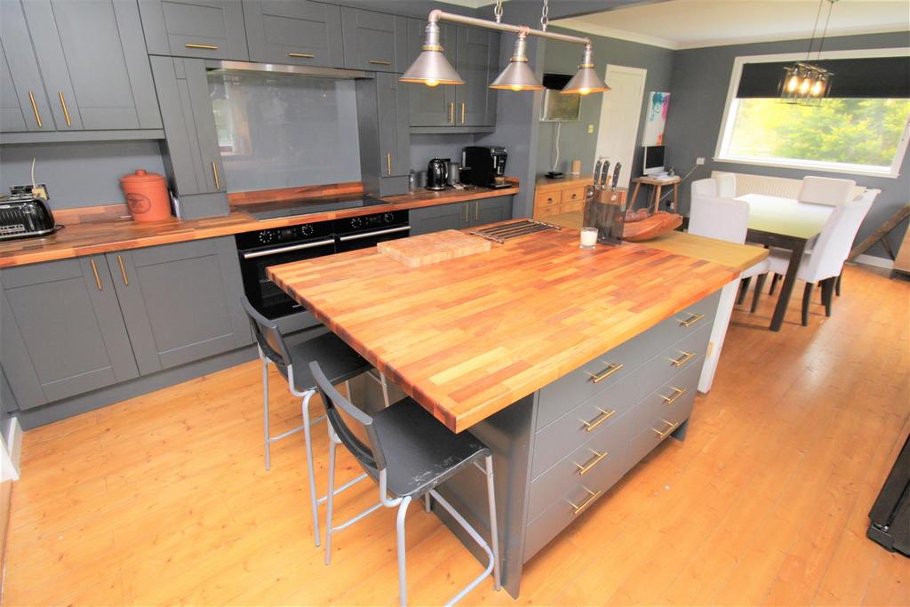 Kitchen one.jpg