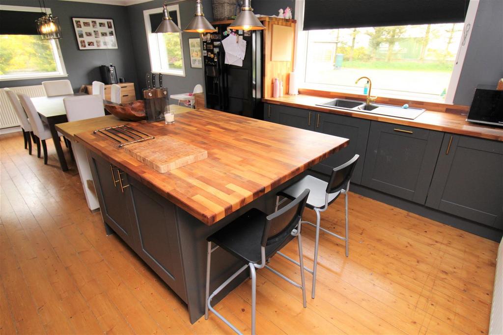 Kitchen two.jpg