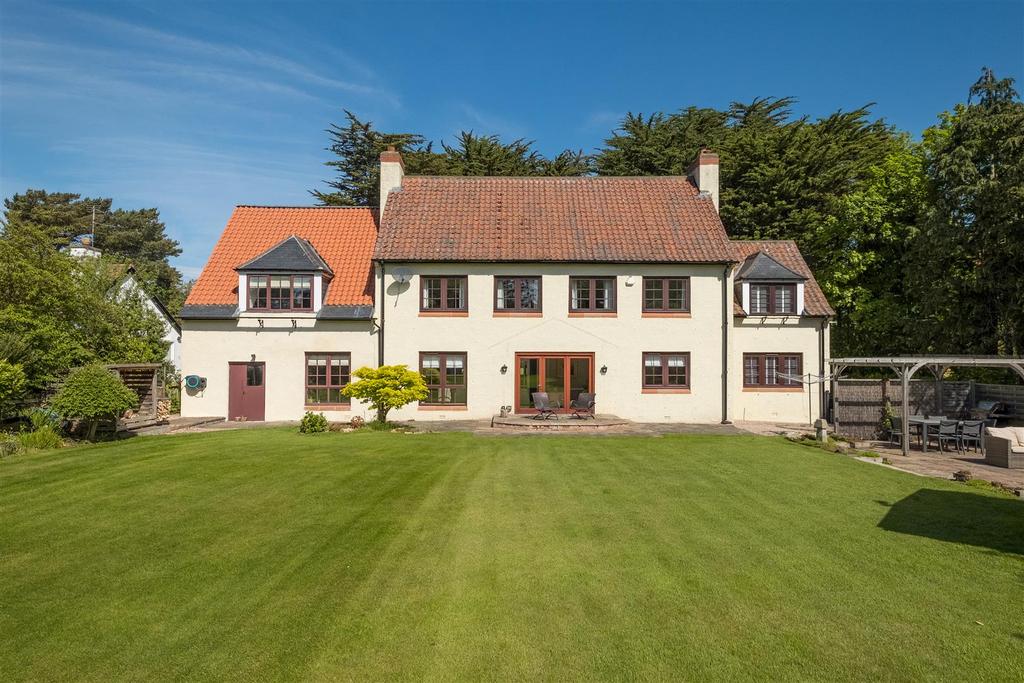 Dinmont, 64 Buchanan Gardens, St Andrews 5 bed detached house for sale