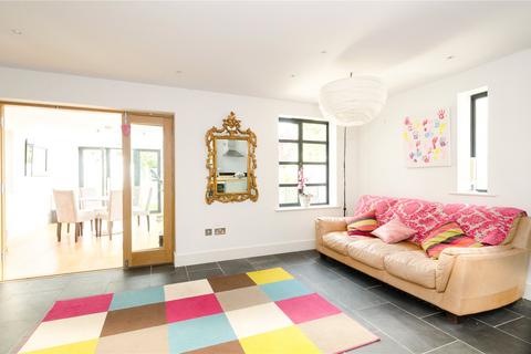 2 Kestrel Close, Cheltenham, GL53 0LQ