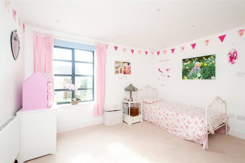 2 Kestrel Close, Cheltenham, GL53 0LQ