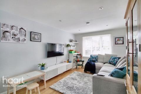 22 Shelley Close, Borehamwood, WD6 2AU