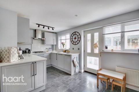 22 Shelley Close, Borehamwood, WD6 2AU