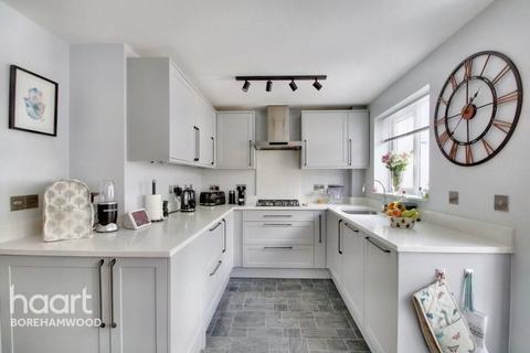 22 Shelley Close, Borehamwood, WD6 2AU