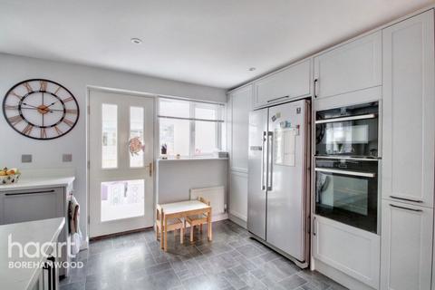 22 Shelley Close, Borehamwood, WD6 2AU