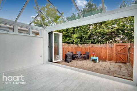22 Shelley Close, Borehamwood, WD6 2AU