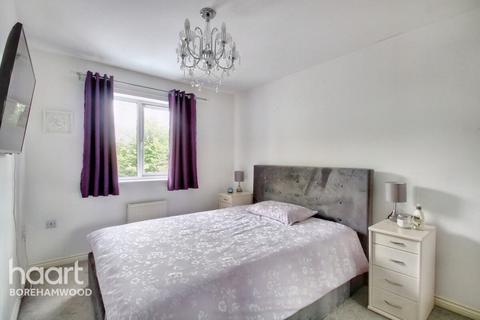22 Shelley Close, Borehamwood, WD6 2AU