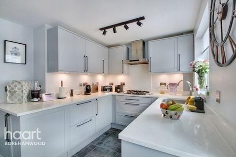 22 Shelley Close, Borehamwood, WD6 2AU