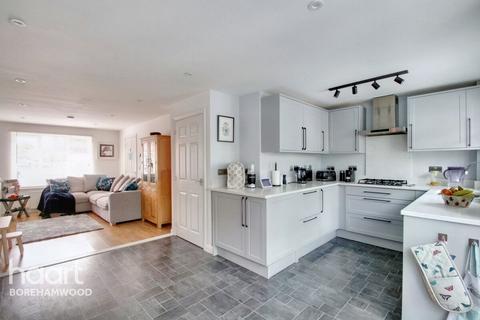 22 Shelley Close, Borehamwood, WD6 2AU