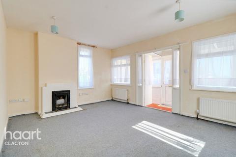 41 Broadway, Jaywick, Clacton-on-sea, CO15 2ET