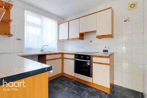 41 Broadway, Jaywick, Clacton-on-sea, CO15 2ET