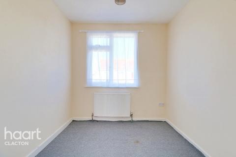 41 Broadway, Jaywick, Clacton-on-sea, CO15 2ET