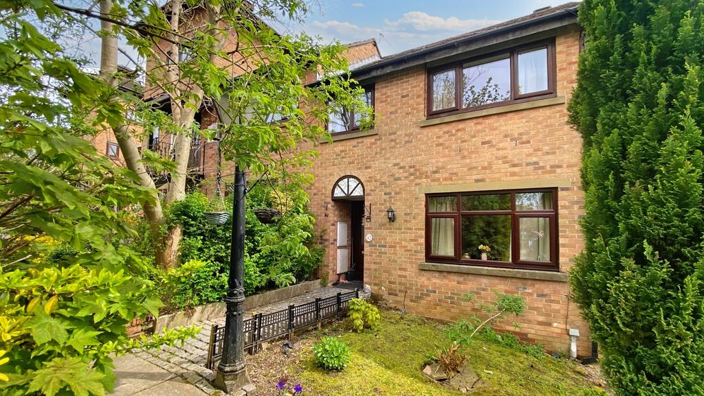 Jubilee Gardens, New Mills, SK22 3 bed mews for sale £210,000